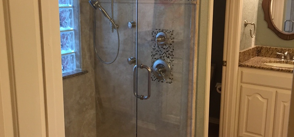 Frameless shower with a notch around the rope tile